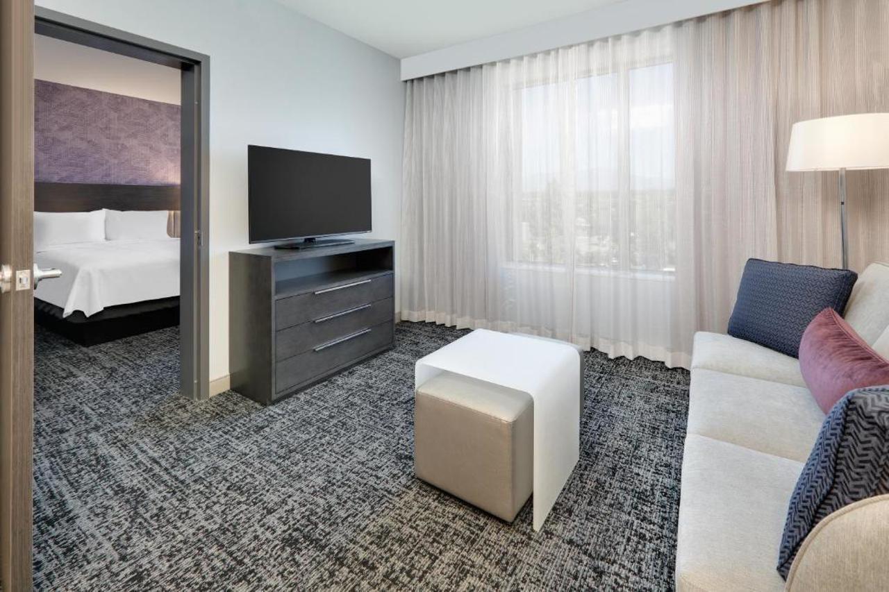 Luxe Grand Hotel Apartments Шарджа Экстерьер фото Living room