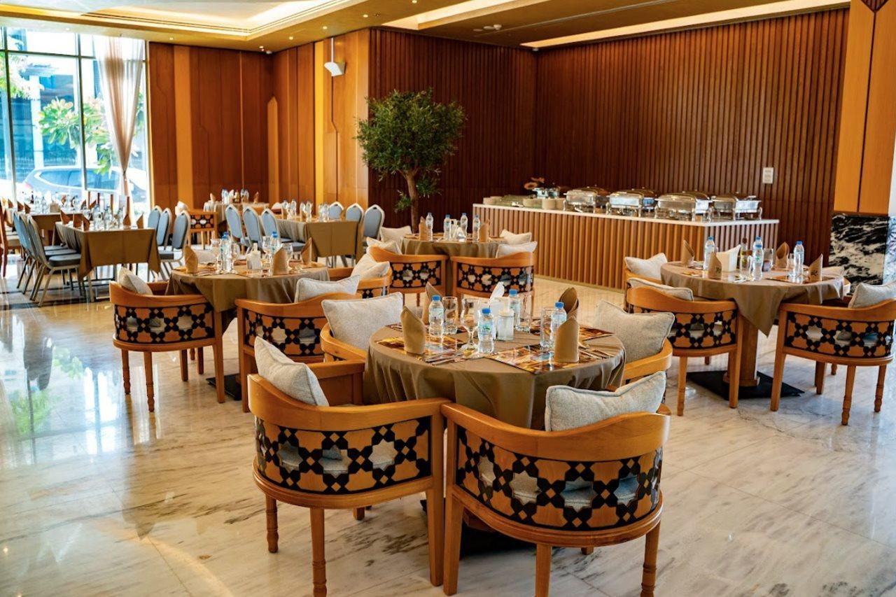 Luxe Grand Hotel Apartments Шарджа Экстерьер фото The restaurant at the hotel