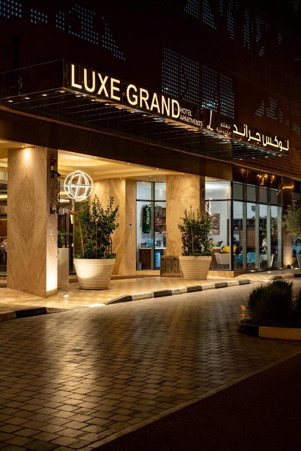 Luxe Grand Hotel Apartments Шарджа Экстерьер фото The hotel's entrance