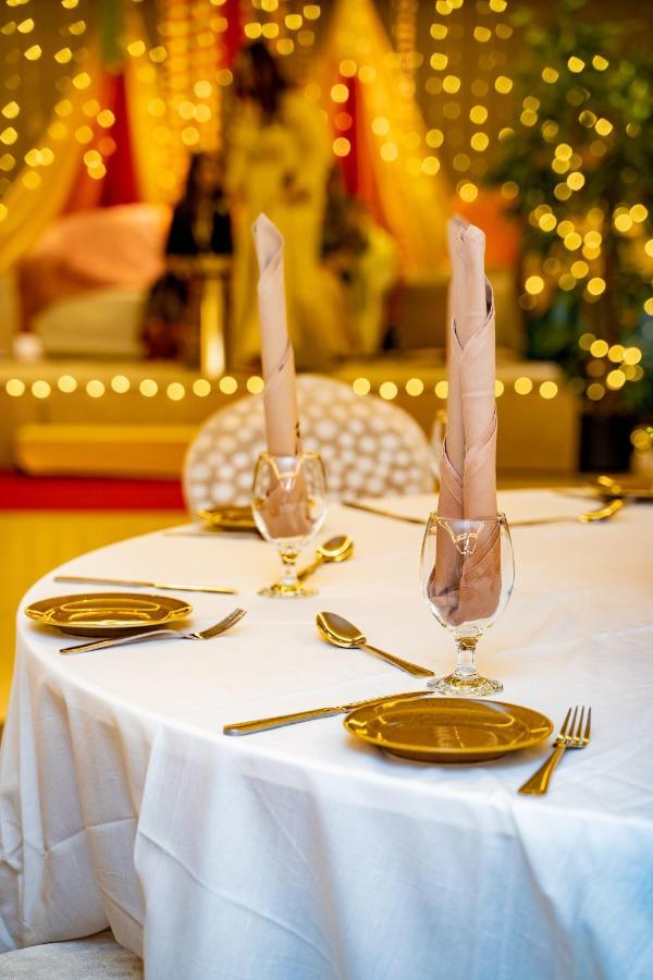Luxe Grand Hotel Apartments Шарджа Экстерьер фото A table set for a meal