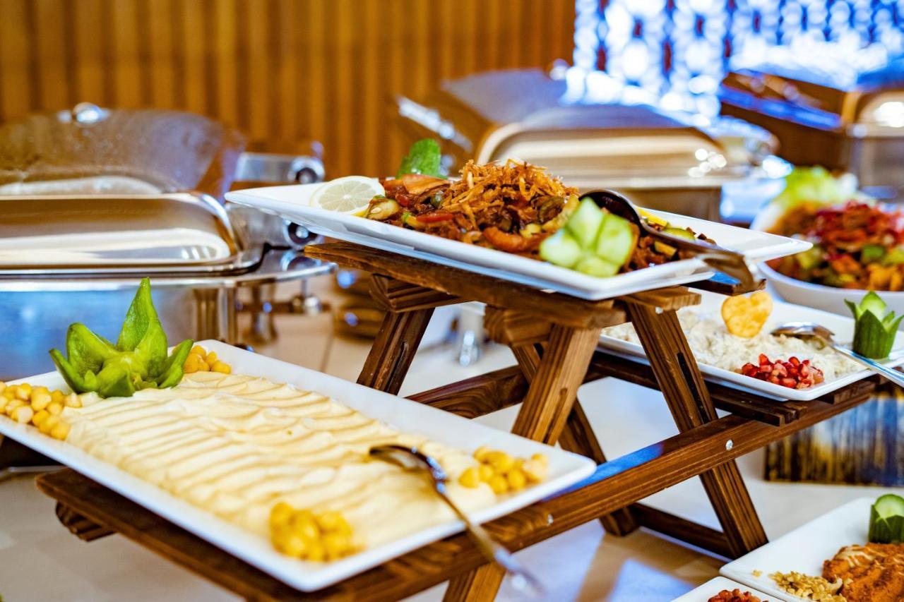 Luxe Grand Hotel Apartments Шарджа Экстерьер фото A buffet at a hotel