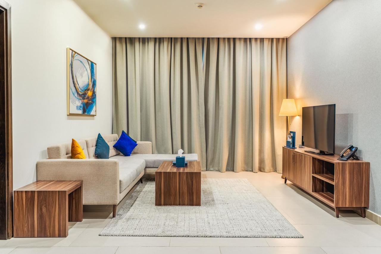 Luxe Grand Hotel Apartments Шарджа Экстерьер фото A living room in a serviced apartment in Dubai, United Arab Emirates